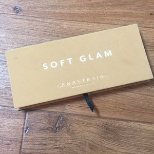 Abh soft glam palette